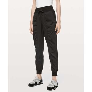 Lululemon Dance Studio Jogger 29" Inseam in Black, Size 6